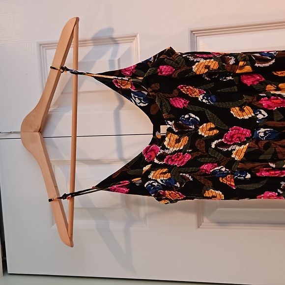 Size small capri jump suit - Picture 4 of 4